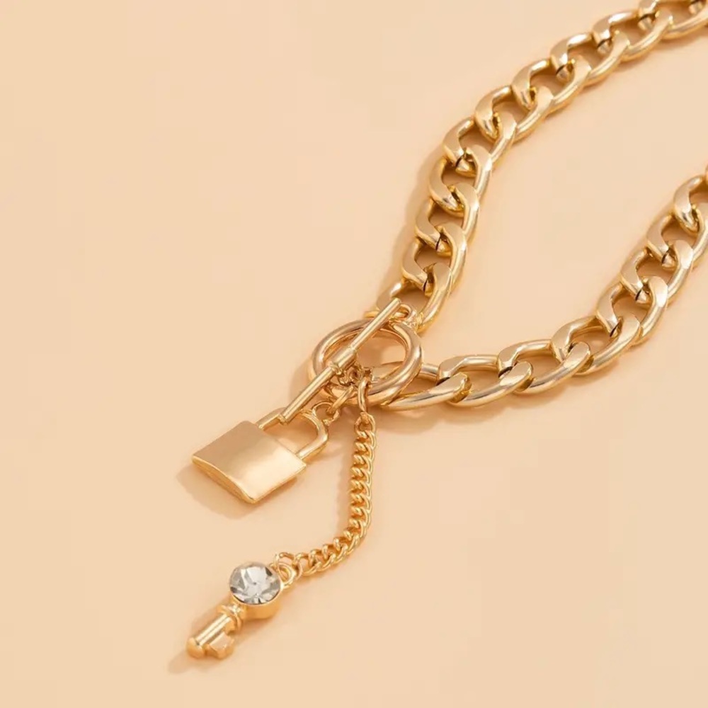 LOCK AND KEY 1 PIECE TOGGLE FASHION NECKLACE GOLD TONE CRYSTAL EMBELLISHED NEW - Picture 3 of 3